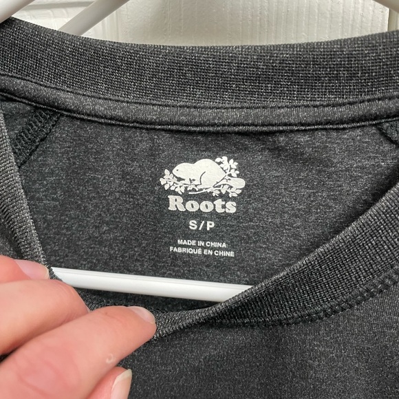 Roots technical t shirt (unisex) size small - Picture 2 of 3